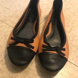Tan and black flats from H&M